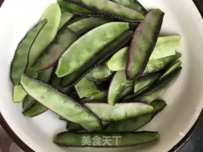 Make Garlic peas step 1