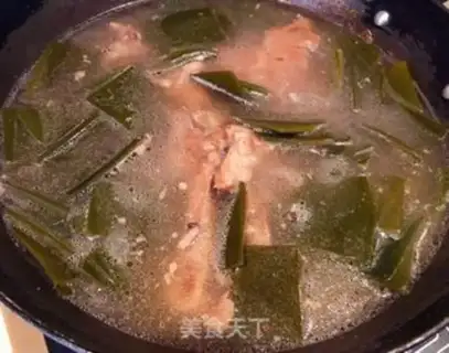 Make Sea-carrot pig hoof soup step 6