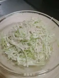 Make Japanese cabbage salad step 4