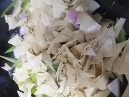 Make Red bean bean peeled onions step 4