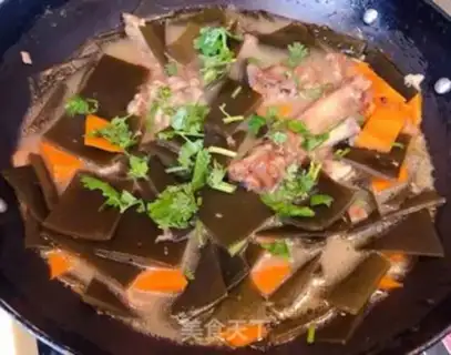 Make Sea-carrot pig hoof soup step 9