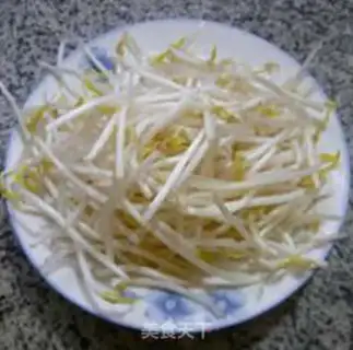 Make The green bean sprouts with yellow flower step 0