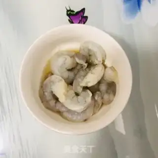 Make Tomato shrimp pasta step 1
