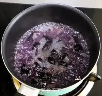 Make Red grapes on the net step 1