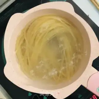 Make Tomato shrimp pasta step 3