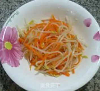 Make The green bean sprouts with yellow flower step 4