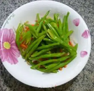 Make The green bean sprouts with yellow flower step 6
