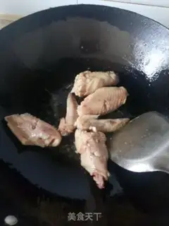 Make Red chicken wings, potatoes step 1