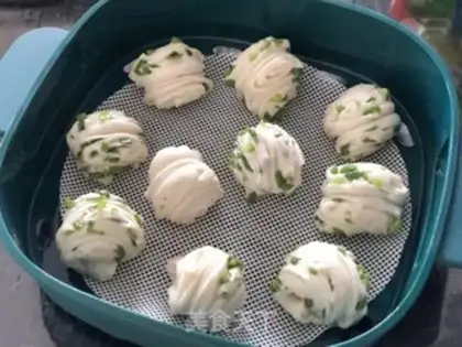 Make Mini onion roll step 5