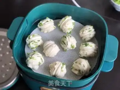 Make Mini onion roll step 6