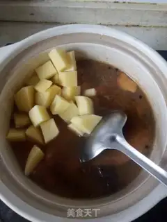 Make Red chicken wings, potatoes step 8