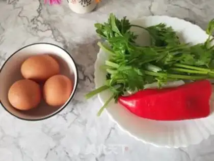 Make Celery pepper fried eggs step 0