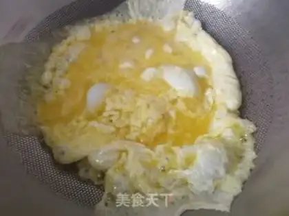 Make Celery pepper fried eggs step 2