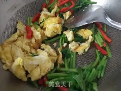 Make Celery pepper fried eggs step 4