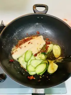 Make Celery pepper fried eggs step 5