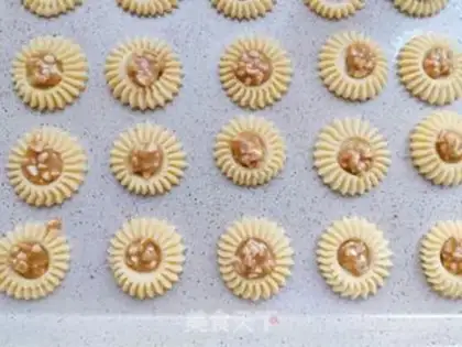 Make Shield cookies step 11