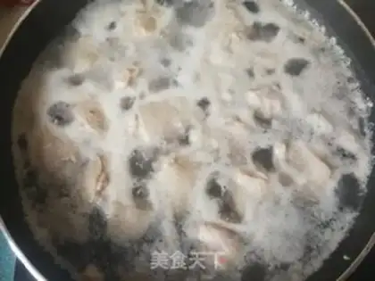 Make Carrot potatoes in chicken wings step 1