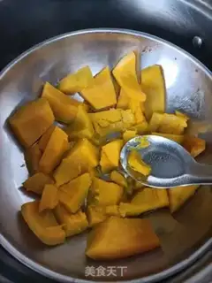 Make Pumpkin rolls step 1