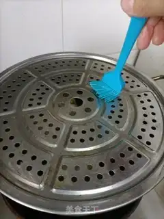 Make Pumpkin rolls step 18