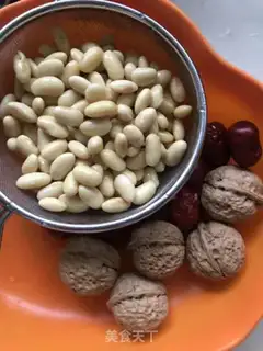 Make Red dates walnut soy step 0