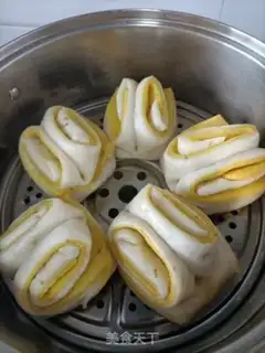 Make Pumpkin rolls step 21