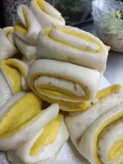 Make Pumpkin rolls step 23
