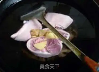 Make Freckles, cabbage, pig-leg soup step 4