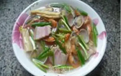 Make Shrimp clams and saline bamboo soup step 8