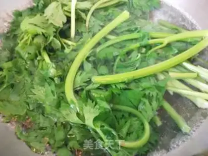 Make Celery pepper pork dumplings step 1