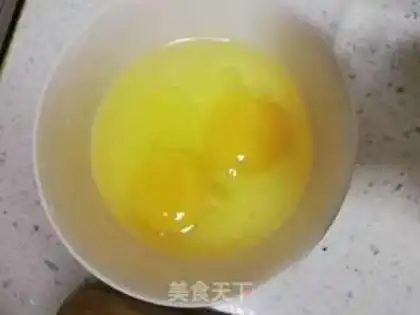 Make Autumn fried eggs step 1