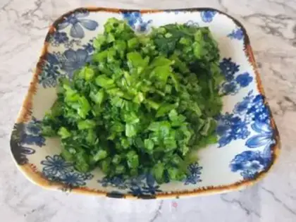 Make Celery pepper pork dumplings step 2
