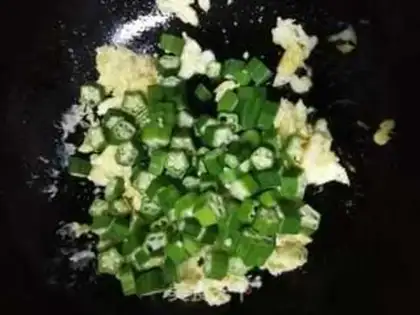 Make Autumn fried eggs step 3