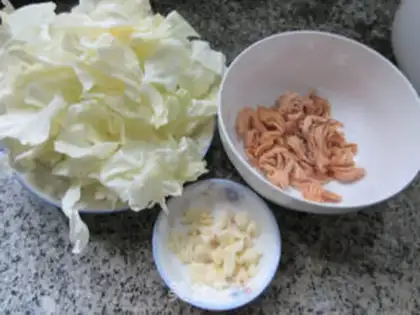 Make Sour chicken wings and cabbage step 0