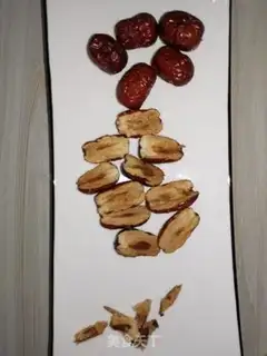 Make Red sugar date rice buttons step 1