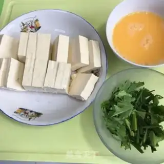 Make Eggs are fried tofu step 0