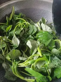 Make Clear the red potato leaves step 2