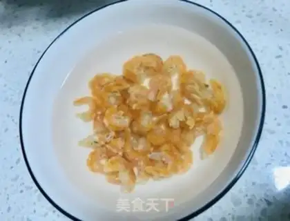 Make Shrimp fried eggs step 1