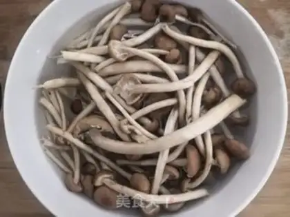 Make The chicken soup of the teacushroom fish step 0