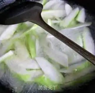 Make Shrimp hides, flower fan soup step 6