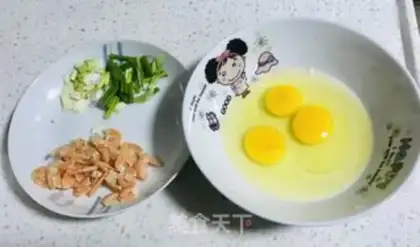Make Shrimp fried eggs step 2
