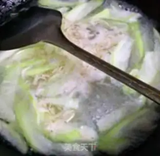 Make Shrimp hides, flower fan soup step 7