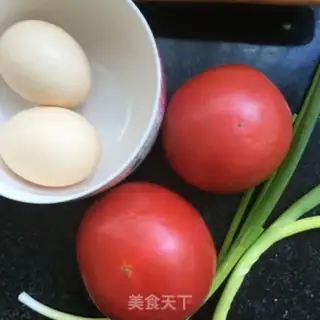 Make Tomato eggs and noodles step 0