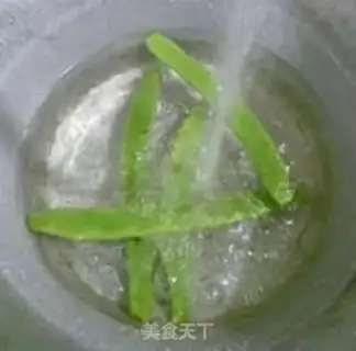 Make Squeeze the vegetables with bean horns step 4