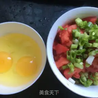 Make Tomato eggs and noodles step 3
