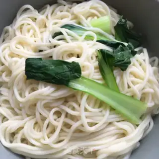 Make Tomato eggs and noodles step 7