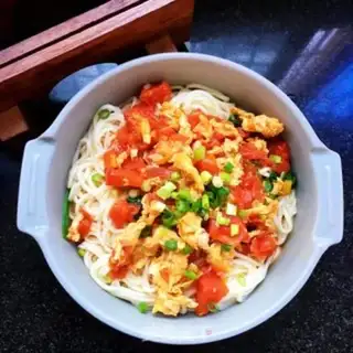 Make Tomato eggs and noodles step 8