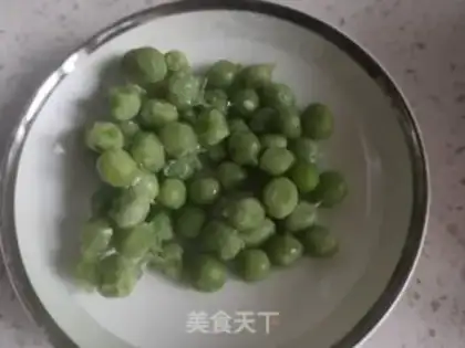 Make Shrimp peas and chips step 2