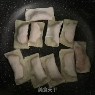 Make Frozen meat pot sticker step 7