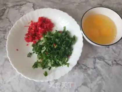 Make Celery leaves, meat and eggs step 1