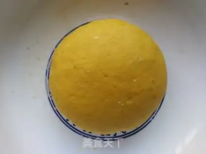 Make Onion pepper saline horn roll step 5